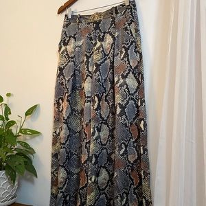 Wide leg trousers